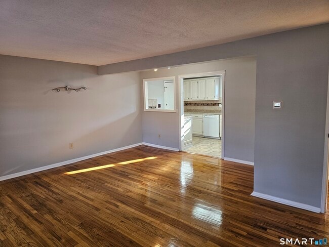 Building Photo - 494 Oak Ave