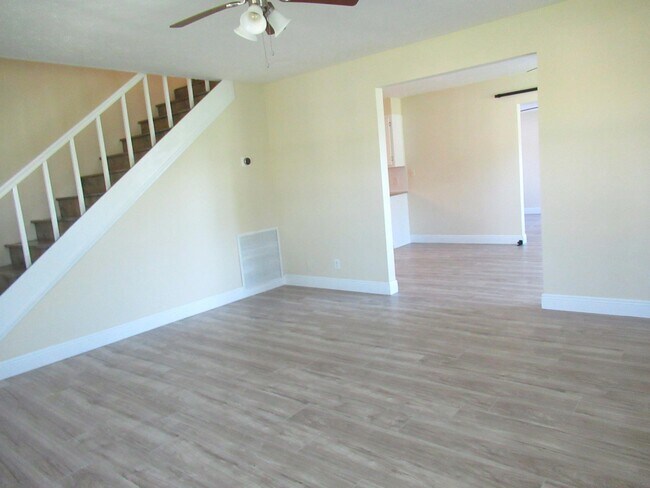 Building Photo - 5310 Palm Dr