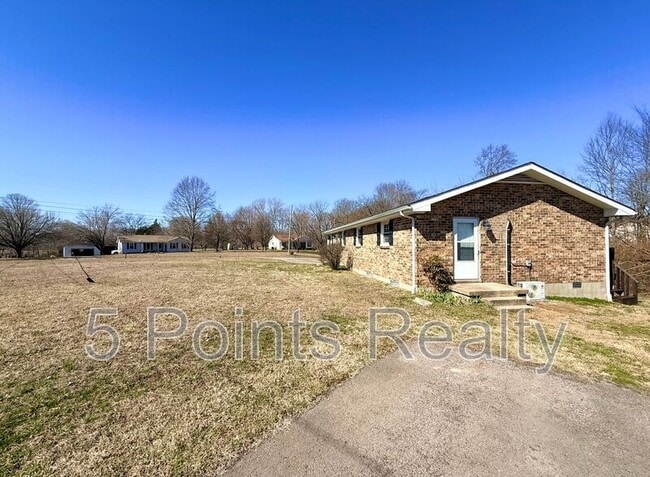 Building Photo - 2121 Bracey Cir