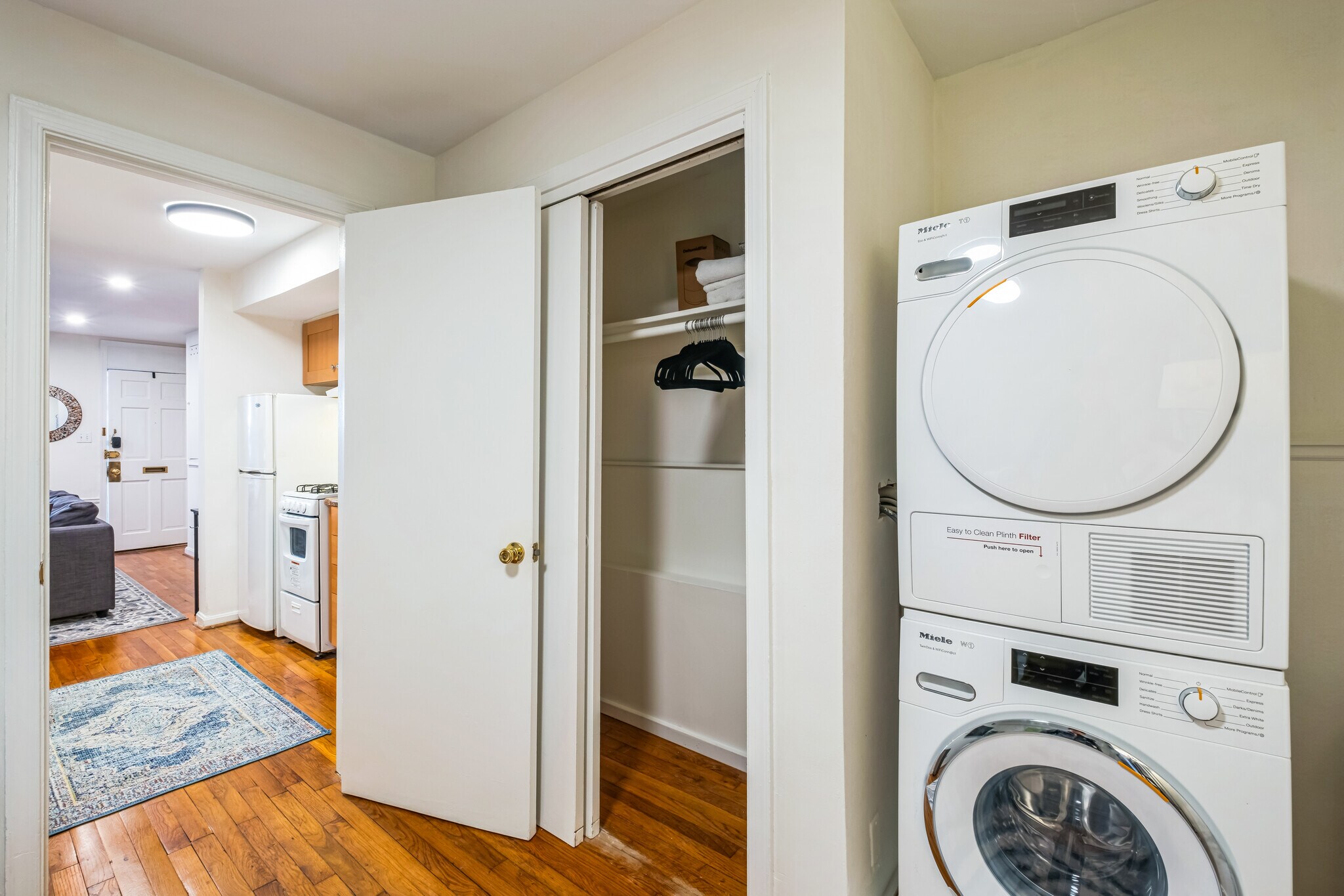 Building Photo - 605 E St SE