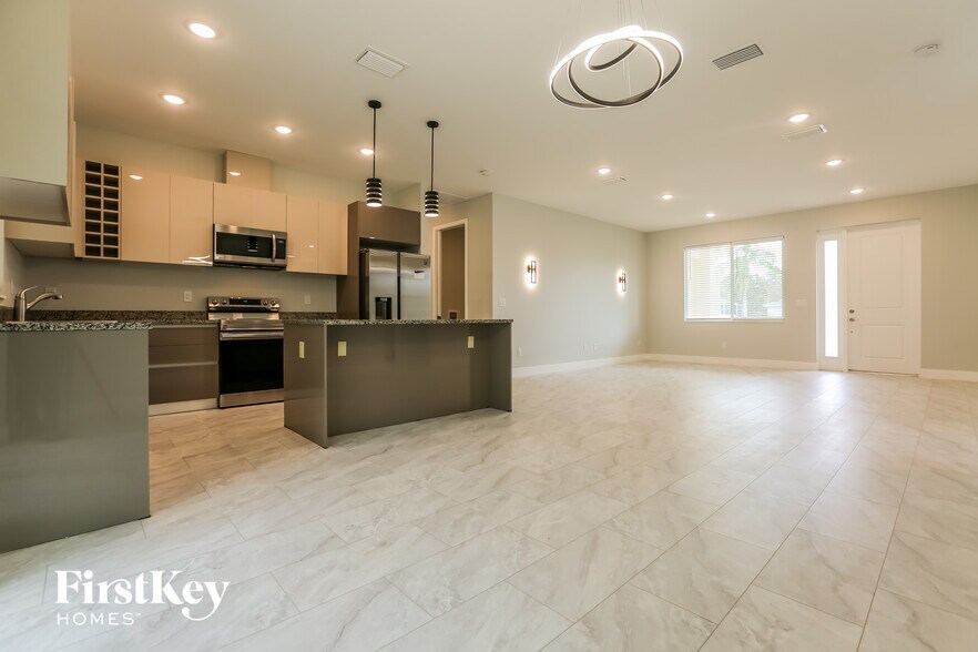 Building Photo - 4391 Cuthbert Ave