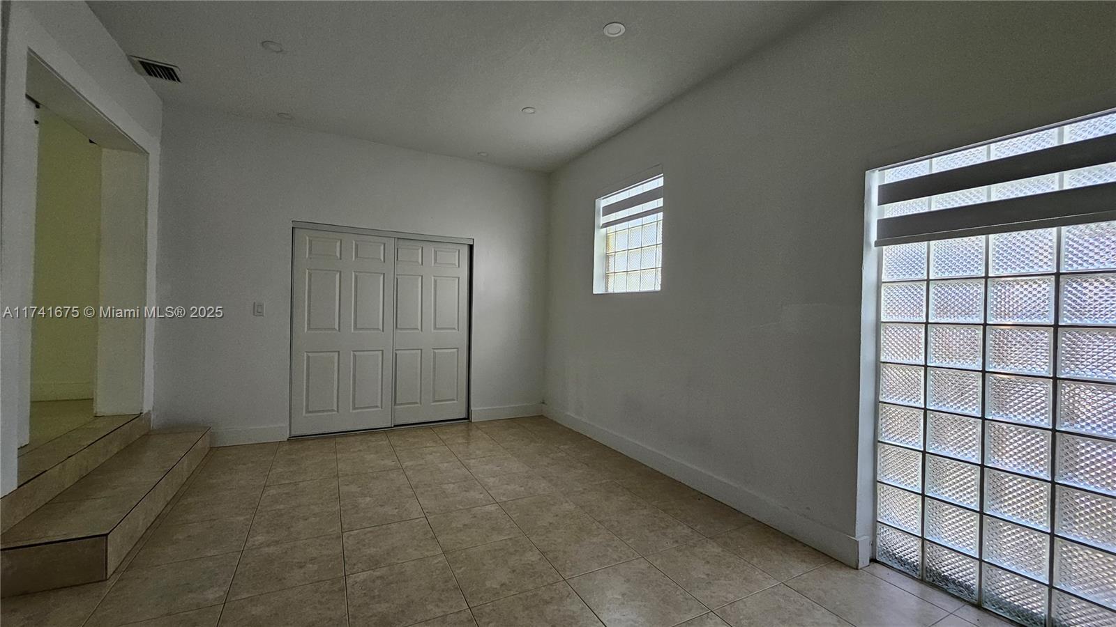 Building Photo - 1003 N 17th Ave