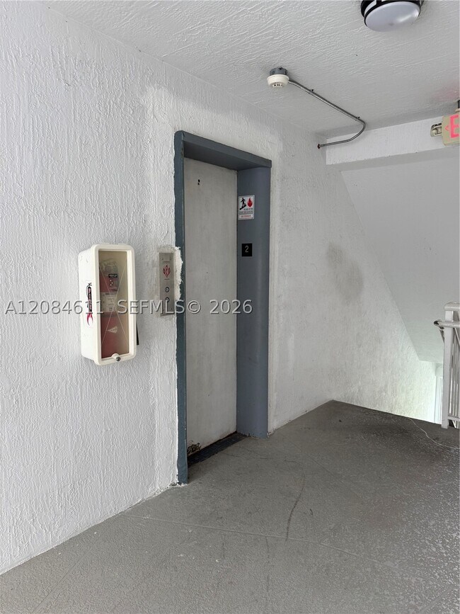 Building Photo - 3101 SW 27th St