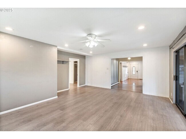 Building Photo - Classic Hillsboro Home with Two Spacious B...