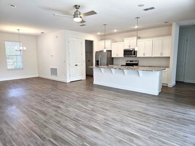 Building Photo - *****STUNNING 4/2 HOME IN PALM COAST 3 CAR GARAGE!