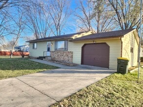 Building Photo - 1601 7th Ave SE