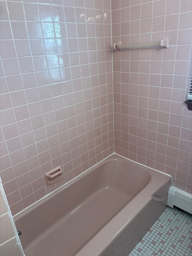 Building Photo - 642 Beechmont Ave