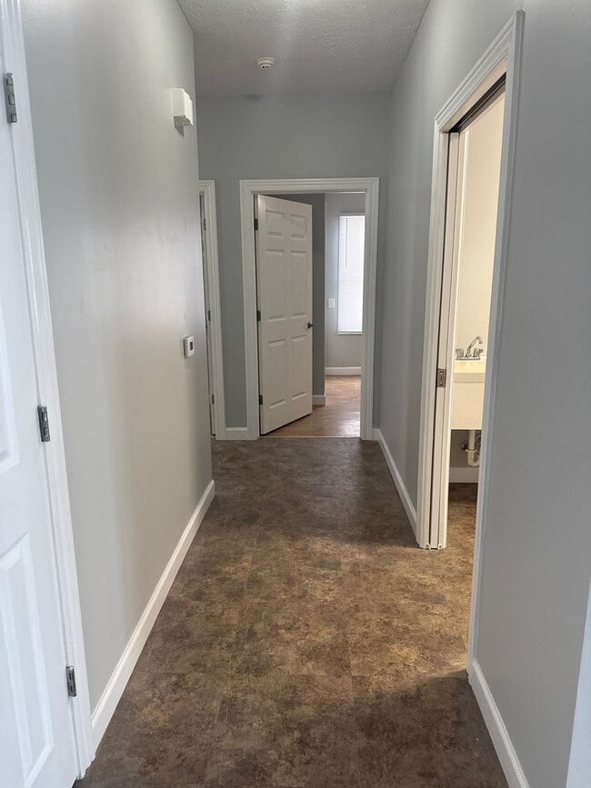 Building Photo - 622 Garvey Ln