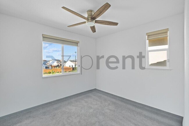 Building Photo - Unit