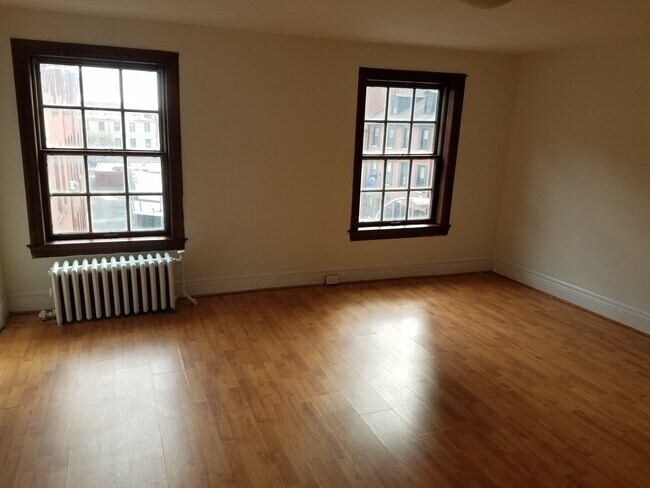 Building Photo - 350 S 15th St