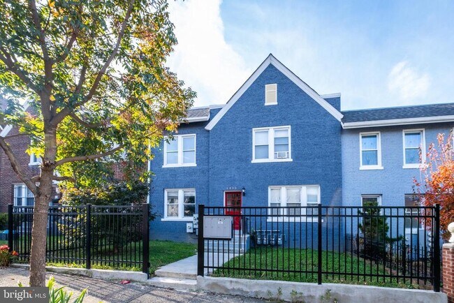 Building Photo - 1113 Penn St NE