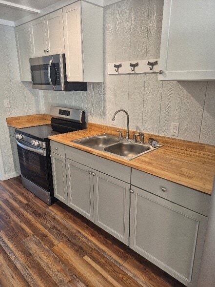 Building Photo - 910 Backwoods Rd