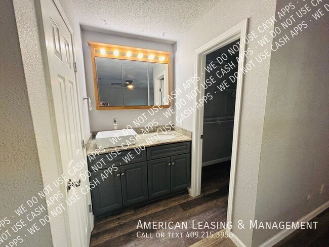 Building Photo - 4212 Briarhill-