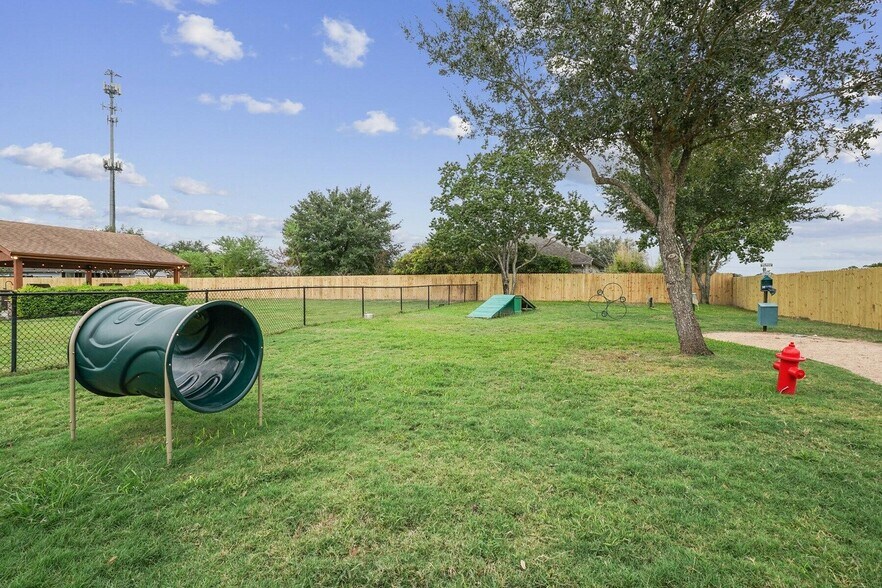 Building Photo - 14807 Woodland Hills Dr