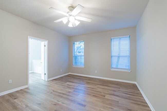Building Photo - 8421 Cahill Dr