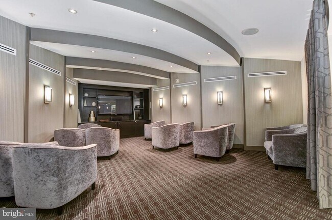 Building Photo - 525 N Fayette St