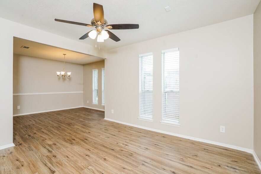 Building Photo - 12011 Pecan Meadow Dr