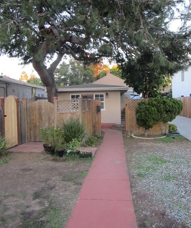 Building Photo - 655 Pomona Ave