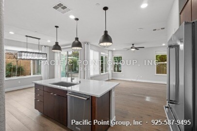 Building Photo - 285 Bear Creek Dr
