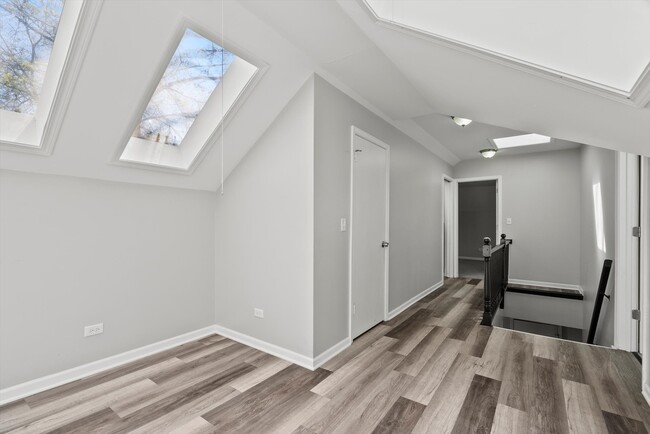 Building Photo - 32W266 Glos St