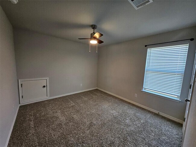 Building Photo - 112 Batjac Aly