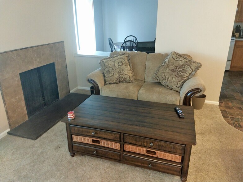 Building Photo - 303 Gage Blvd #325