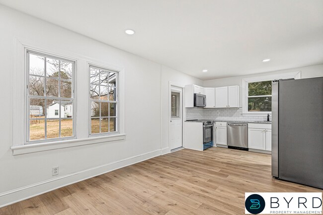 Building Photo - 2958 Winston Churchill Dr