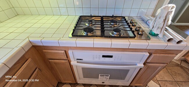 Building Photo - 3 bedroom 2 Bath home with garage, yard an...