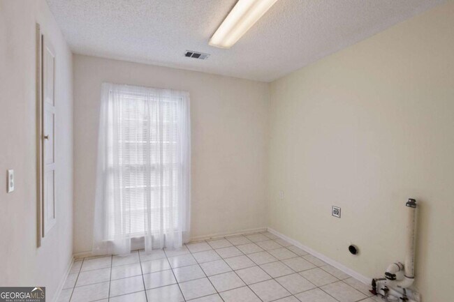 Building Photo - 4565 Ashmore Cir