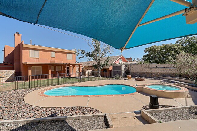 Building Photo - 10925 Loma Alta Pl