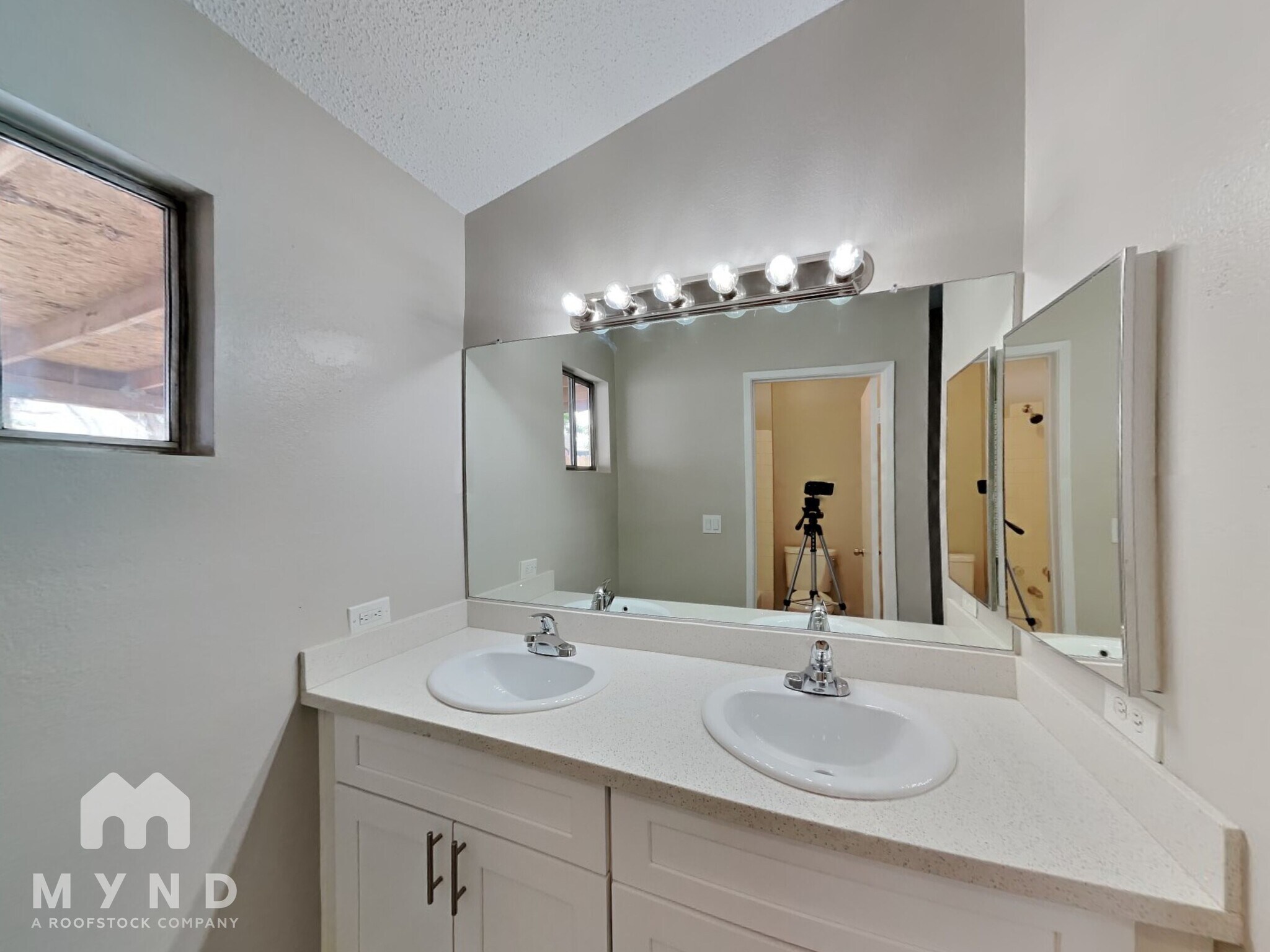 Building Photo - 5681 Odessa Dr