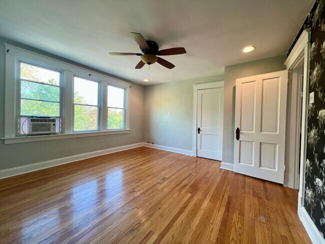 Building Photo - 6114 Columbia Ave