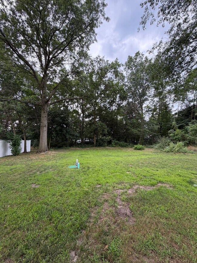Building Photo - Spacious 2 Bedroom Home Holland Northside