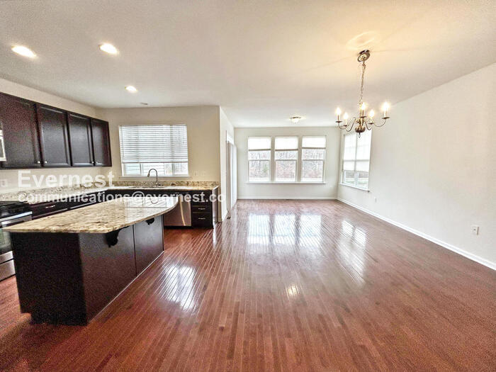 Building Photo - 43 Shepherds Hook Way