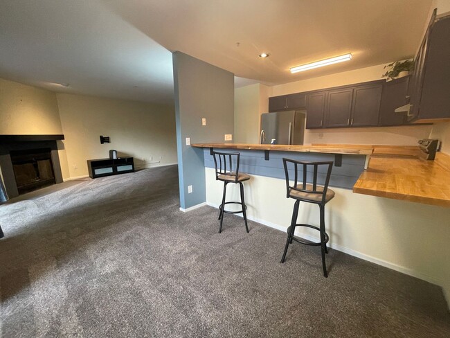 Building Photo - Quiet 1B/1B North Boulder Condo - Availabl...