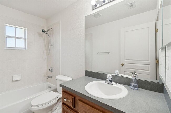 Building Photo - 4011 Sumner Rd