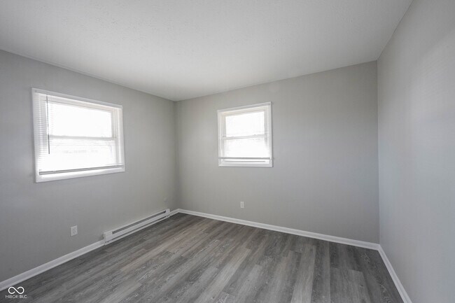 Building Photo - 570 US-52