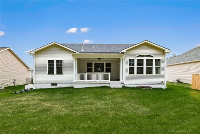 Building Photo - 8627 Fleetwood Dr