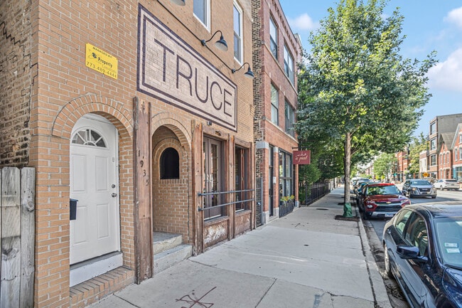 Building Photo - 1935 N Damen Ave