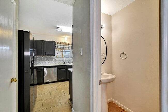 Building Photo - 1811 Adobe Falls Dr
