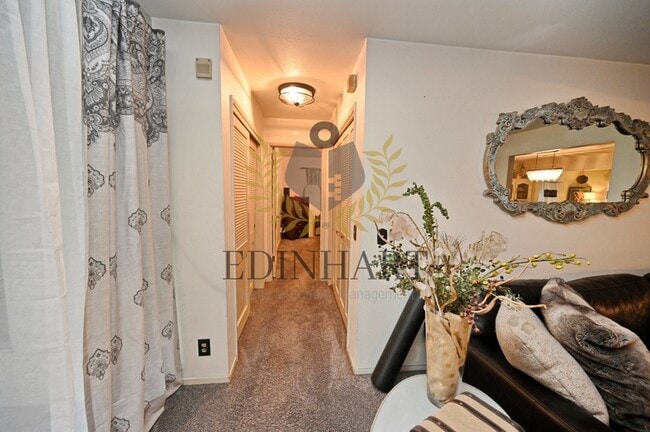 Building Photo - 360 E Terrace Ave