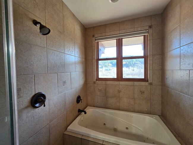 Building Photo - For Rent: Luxury Furnished Riverside Townhome *All Utilities Included*