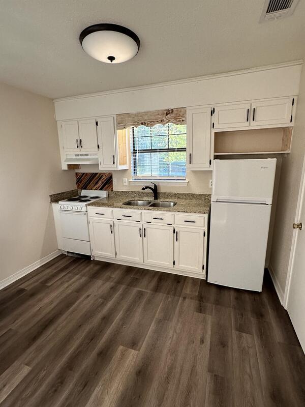 Building Photo - 16310 South Boulevard - 5