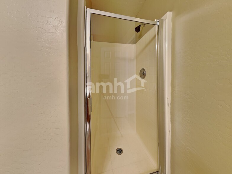 Building Photo - 10006 W Miami St