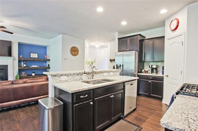 Building Photo - 112 Davina Dr