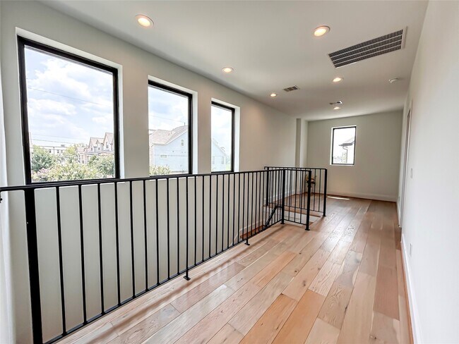 Building Photo - 1735a Moritz Dr