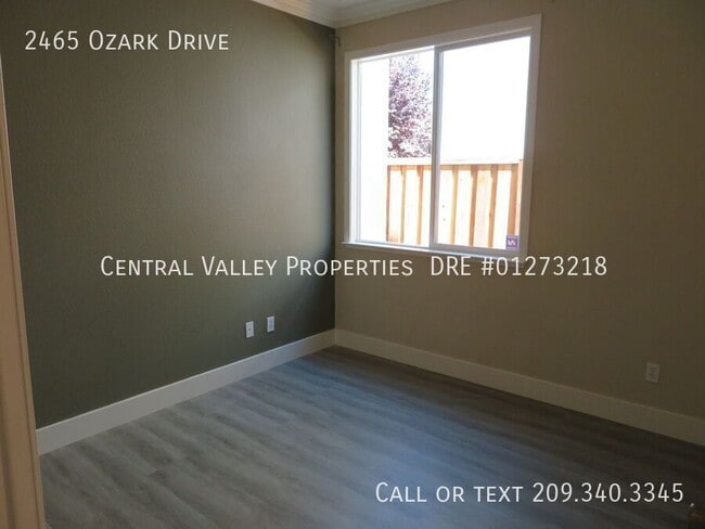 Building Photo - 2465 Ozark Dr