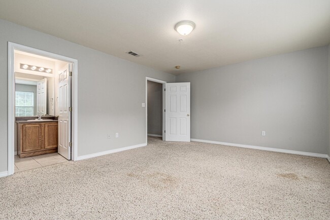 Building Photo - 100 Corwin Dr