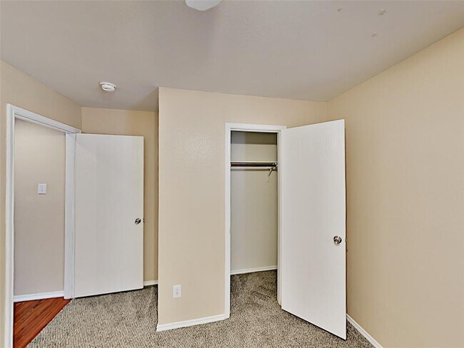 Building Photo - 1128 Maplewood Ln