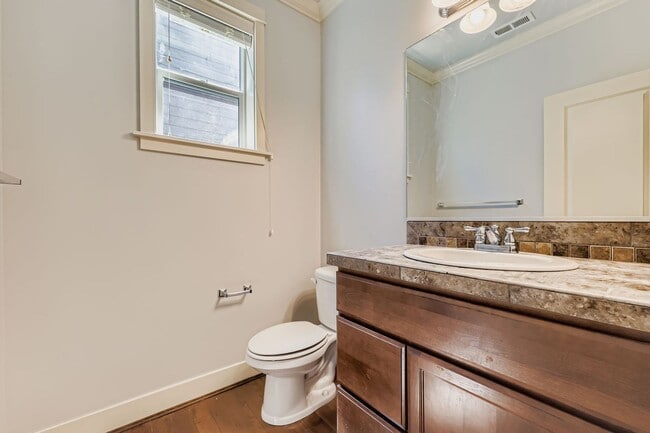 Building Photo - Beautifully Finished 4 Bed 2.5 Bath Bothel...